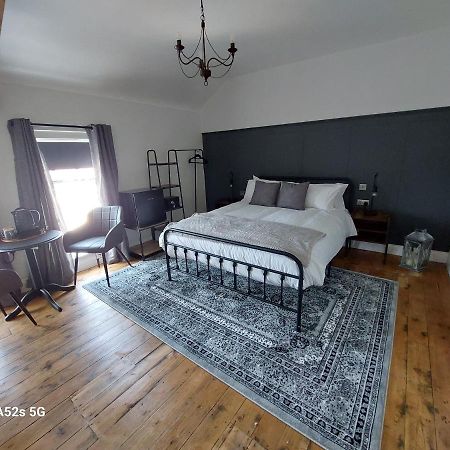 Londonderrys Bar And Accommodation Сийхам Екстериор снимка