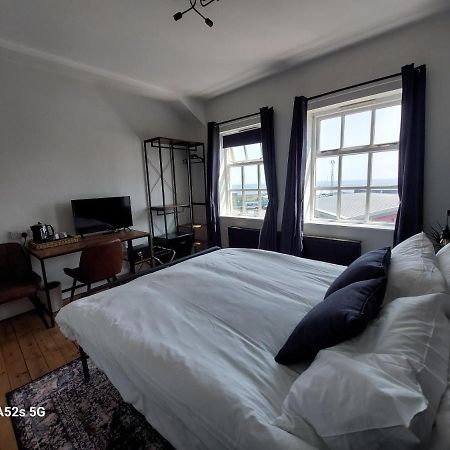 Londonderrys Bar And Accommodation Сийхам Екстериор снимка