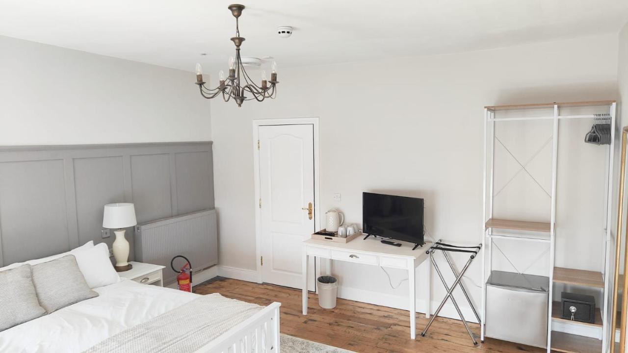 Londonderrys Bar And Accommodation Сийхам Екстериор снимка