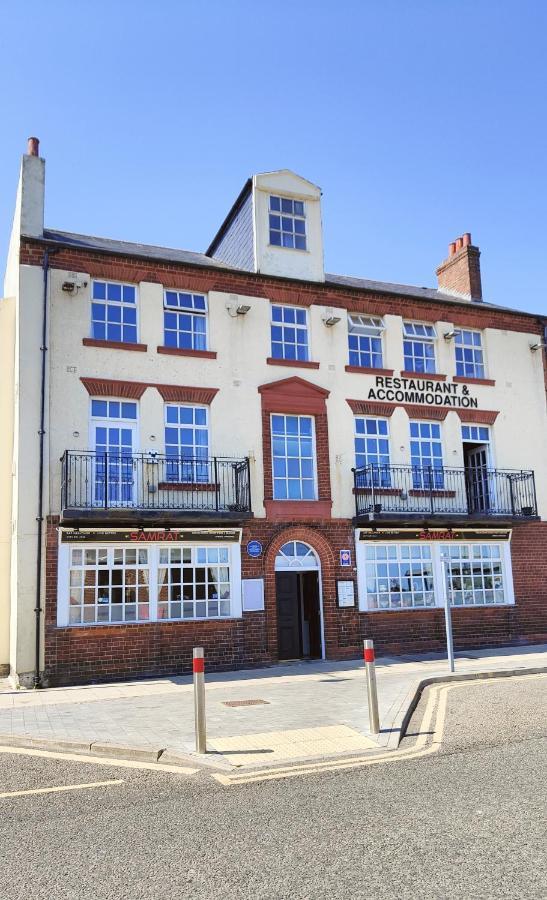 Londonderrys Bar And Accommodation Сийхам Екстериор снимка