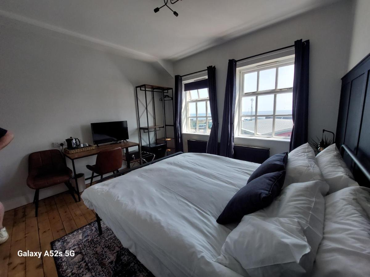 Londonderrys Bar And Accommodation Сийхам Екстериор снимка