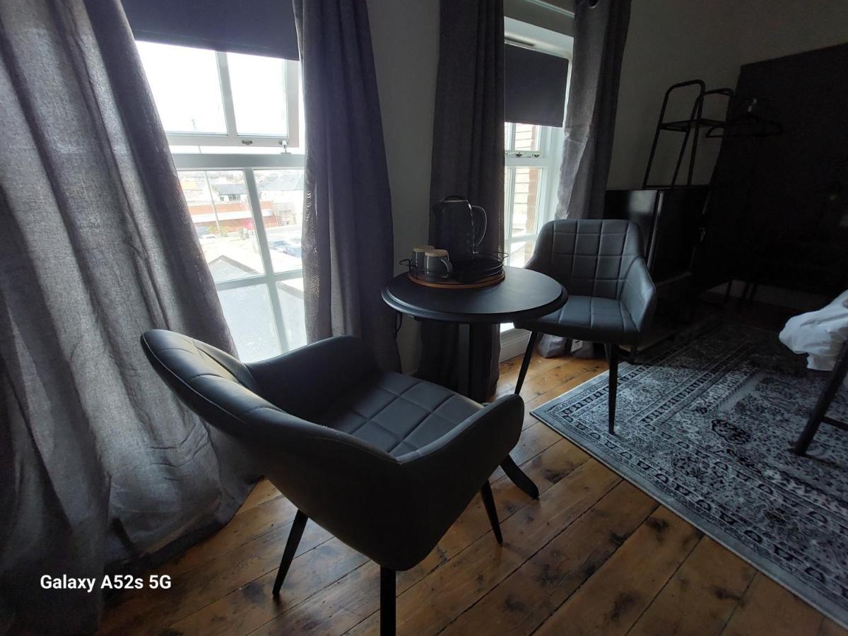 Londonderrys Bar And Accommodation Сийхам Екстериор снимка