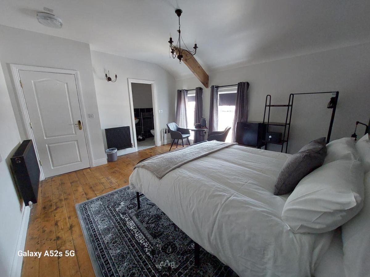 Londonderrys Bar And Accommodation Сийхам Екстериор снимка